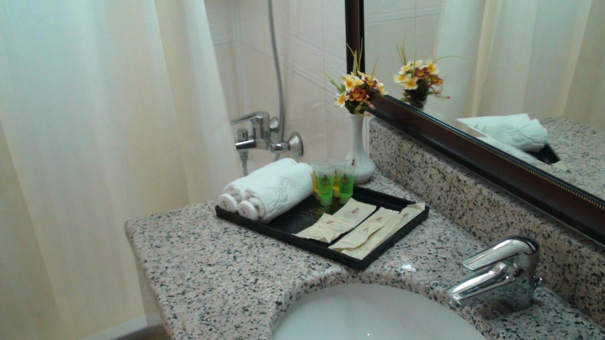 Al Thuraya Hotel Amman Buitenkant foto